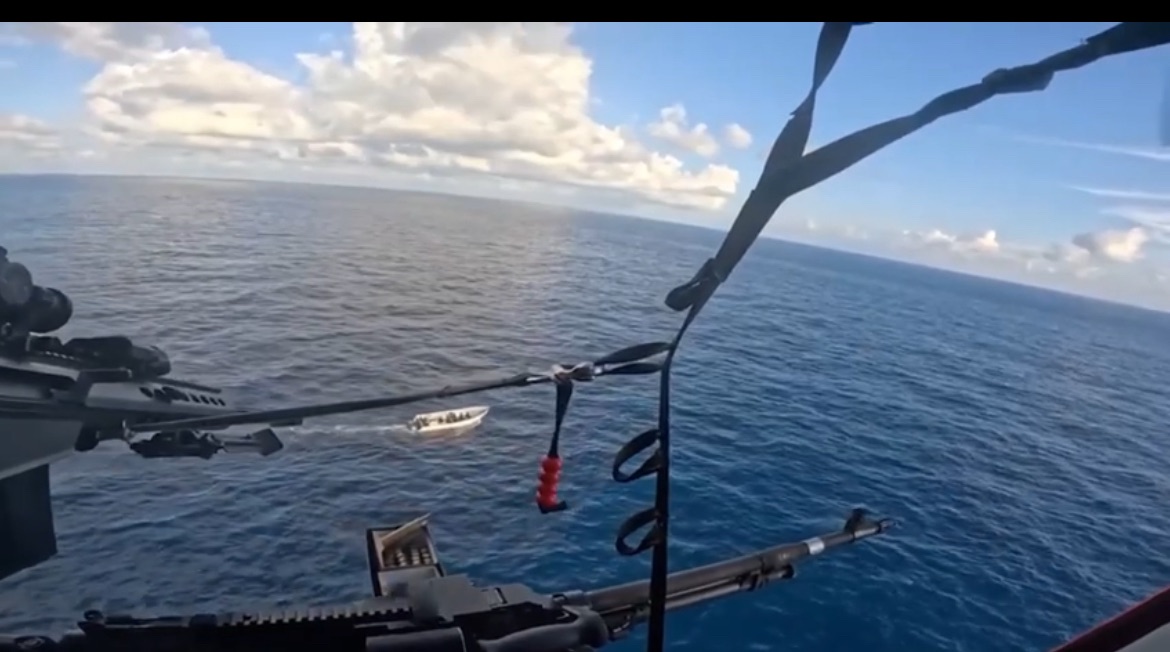 Video * Operación en el Pacífico: Guardia Costera de EE.UU. frustra a tiros el avance de narcolancha y decomisa más de 20.000 libras de cocaína