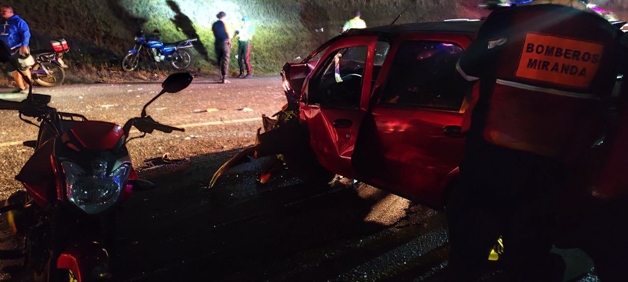 Accidente de tránsito en la carretera Charallave–Cúa deja dos personas gravemente heridas