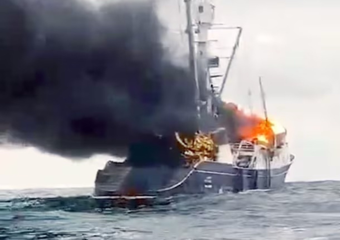 Ecuador Buque venezolano “La Peña” se incendió en altamar y activó operativo de emergencia