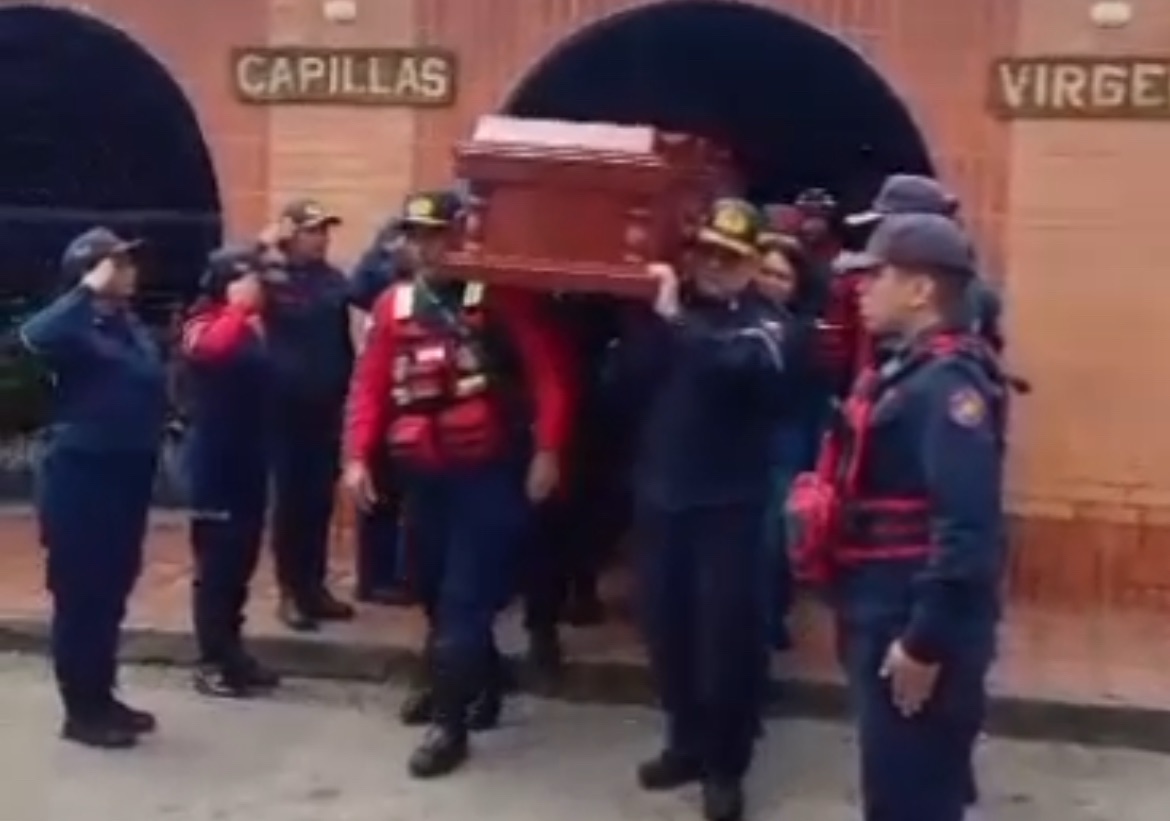 Fueron sepultados los bomberos fallecidos durante incendio en PDVSA Morichal mientras persiste el silencio oficial