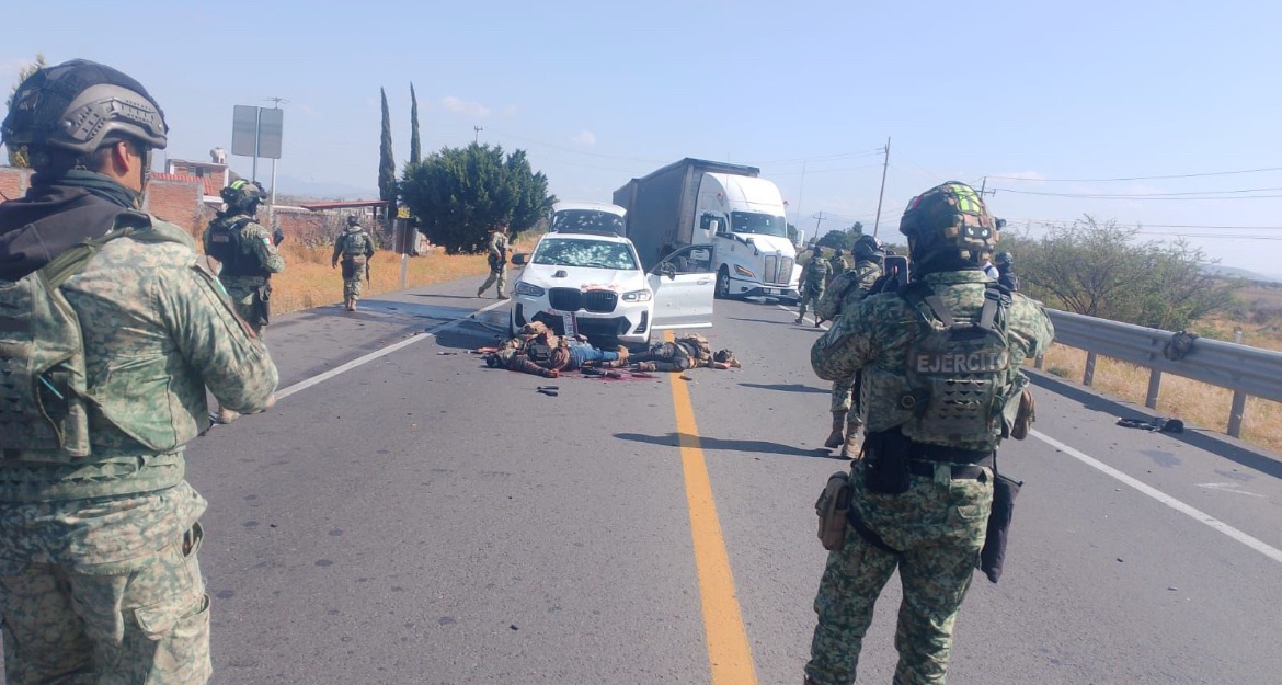 Fuerzas estatales repelieron un ataque de sicarios del CJNG en La Piedad, Michoacán; los tres gatilleros fueron abatidos.
