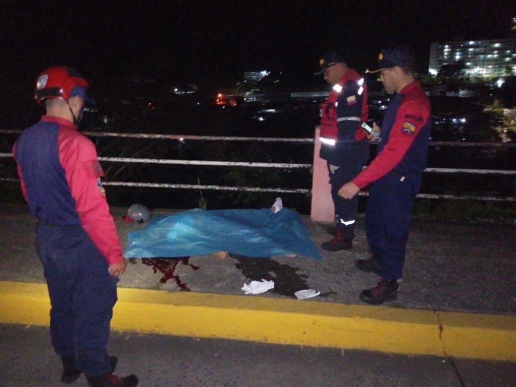 Mujer falleció tras perder el control de su motocicleta en pleno centro de Trujillo