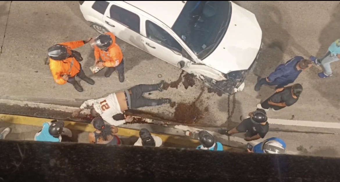 Vehículo volcó en la avenida Libertador de Caracas y dejó un lesionado de gravedad
