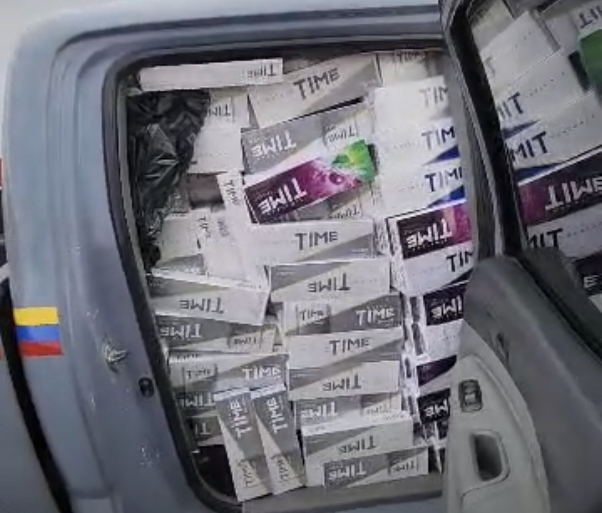 DETIENEN EN FLAGRANCIA A FUNCIONARIO POLICIAL EN ZULIA CON MÁS DE 100 BULTOS DE CIGARRILLOS